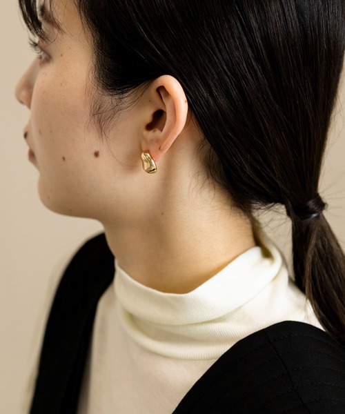 SMELLY(スメリー)の「メタルビーンズピアス(ピアス(両耳用)・レディース・ゴールド・-)」の3枚目の写真