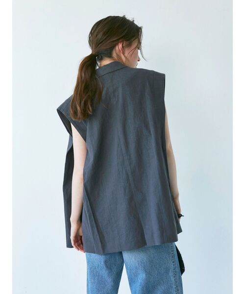 Ungrid（アングリッド）の「リネン混ノースリジャケット（テーラードジャケット・レディース・チャコールグレー/ベージュ・FREE）」の6枚目の写真