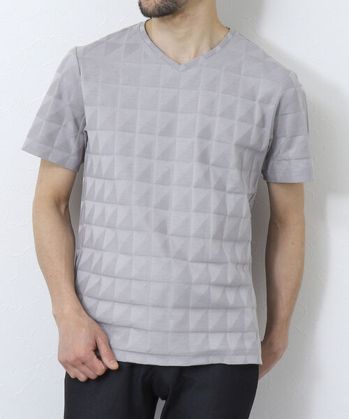 Stutostein Nolley's(シュテットシュタインノーリーズ)の「幾何学リンクスVネックTシャツ(Tシャツ/カットソー・メンズ・ライトブルー/グレイッシュベージュ/ホワイト/ネイビー・L/M/XL/S)」の3枚目の写真