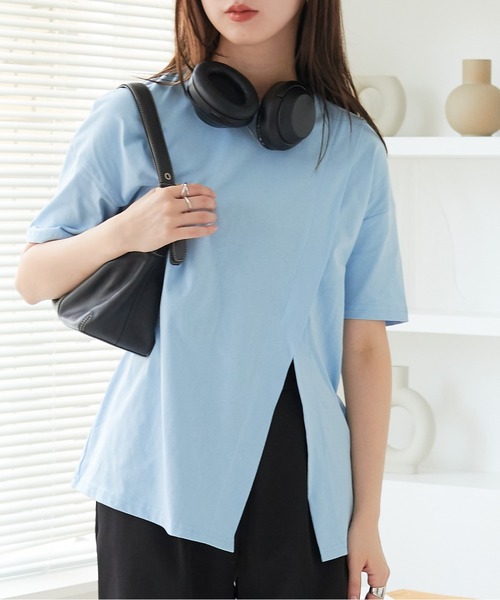 ECRIRE(エクリール)の「【yunコラボ】アシンメトリースリットカットソー(Tシャツ/カットソー・レディース・ホワイト/ブラック/ブルー・M/L)」の1枚目の写真