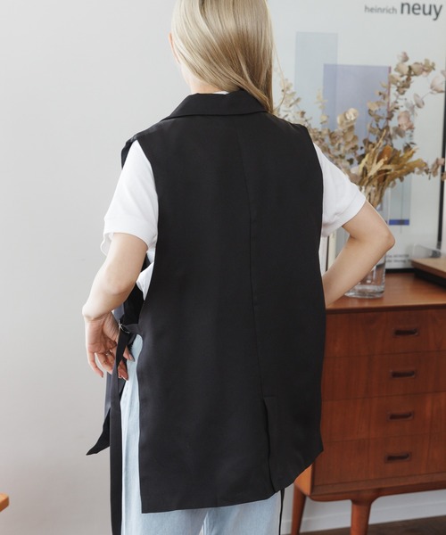 COCOMOMO（ココモモ）の「サイドベルトデザイン ジレ ベスト（ベスト・レディース・ベージュ/ブラック/ホワイト/アイボリー・L/M）」の6枚目の写真