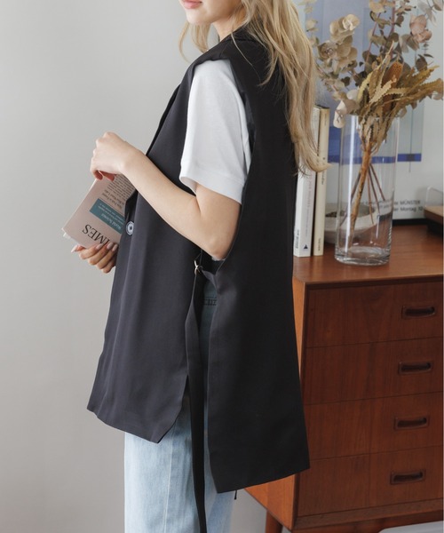 COCOMOMO（ココモモ）の「サイドベルトデザイン ジレ ベスト（ベスト・レディース・ベージュ/ブラック/ホワイト/アイボリー・L/M）」の7枚目の写真