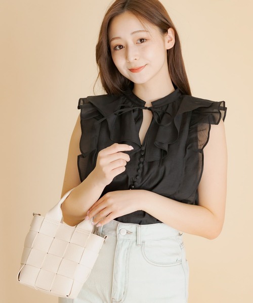 HEYUMM(ヘユム)の「シアーラッフルブラウス(シャツ/ブラウス・レディース・ベージュ/オフホワイト/ブラック・ONE)」の2枚目の写真