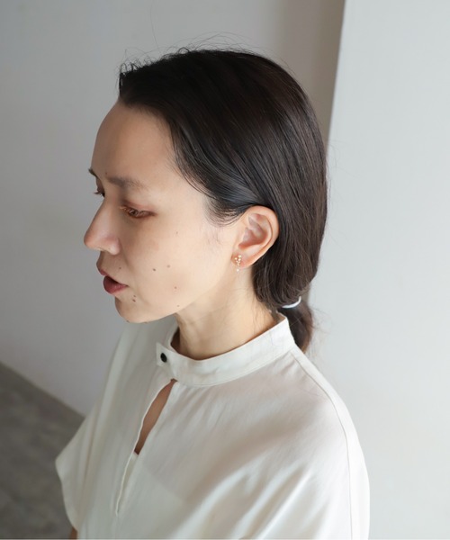 rapiecage（ラピエサージュ）の「Vパールイヤリング（イヤリング・レディース・ゴールド・FREE）」の2枚目の写真