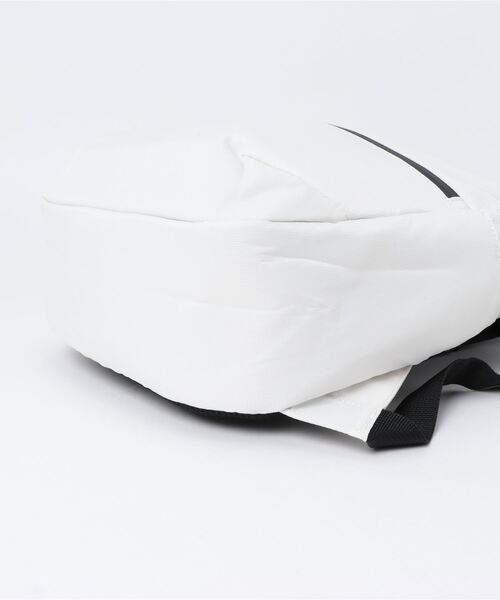 NIXON（ニクソン）の「【NIXON/ニクソン】Day Trippin' Backpack　防水性　超軽量  耐水加工　バックパック　A4サイズ15インチPC収納可能（バックパック/リュック・メンズ・ホワイト系その他/ブラック系その他/グリーン系その他/ブルー系その他・FREE）」の5枚目の写真