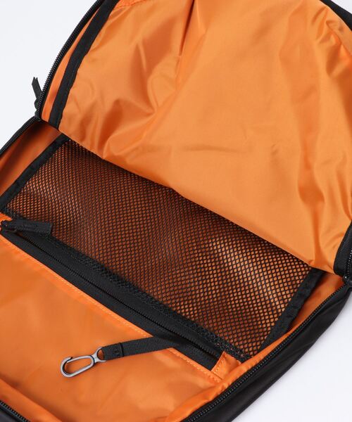 NIXON（ニクソン）の「【NIXON/ニクソン】Day Trippin' Backpack　防水性　超軽量  耐水加工　バックパック　A4サイズ15インチPC収納可能（バックパック/リュック・メンズ・ホワイト系その他/ブラック系その他/グリーン系その他/ブルー系その他・FREE）」の7枚目の写真