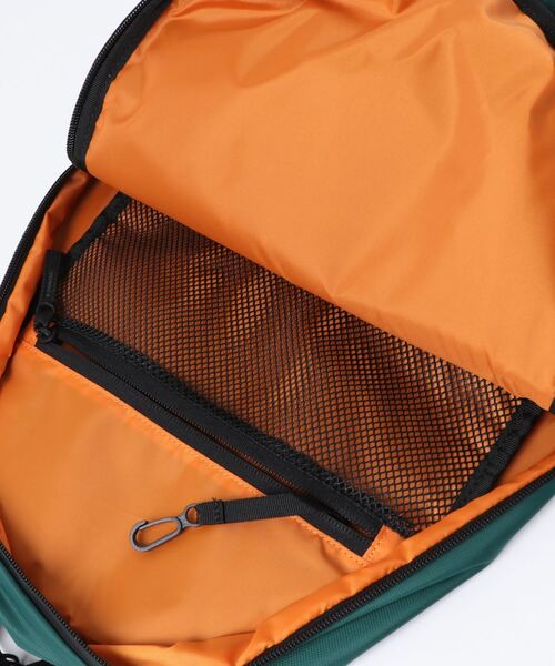 NIXON（ニクソン）の「【NIXON/ニクソン】Day Trippin' Backpack　防水性　超軽量  耐水加工　バックパック　A4サイズ15インチPC収納可能（バックパック/リュック・メンズ・ホワイト系その他/ブラック系その他/グリーン系その他/ブルー系その他・FREE）」の8枚目の写真