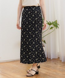 フローラルスインギングスカート