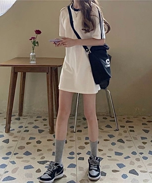 SHEENA（シーナ）の「ラインスリーブＴシャツミニワンピース（ワンピース・レディース・ブラック/ホワイト・M）」の20枚目の写真