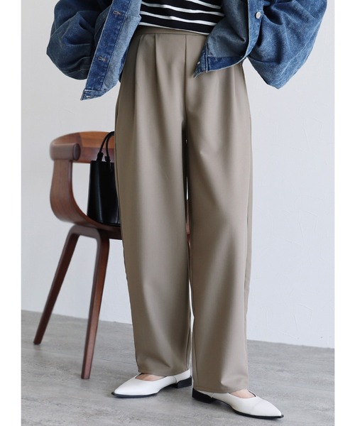 reca（レカ）の「【オン・オフ問わず着れる！】カーブタックパンツ（スラックス・レディース・ブラック/グレー/ダークブラウン/サンドベージュ/ブルー/イエロー/カーキ/グレイッシュベージュ/テラコッタ・M/MT/L）」の6枚目の写真