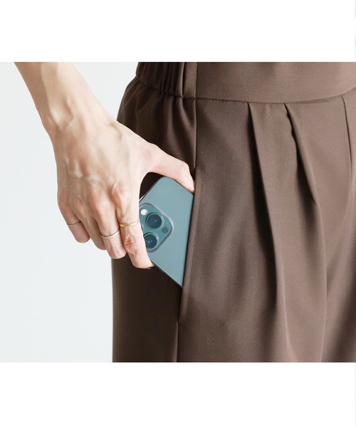 reca（レカ）の「【オン・オフ問わず着れる！】カーブタックパンツ（スラックス・レディース・ブラック/グレー/ダークブラウン/サンドベージュ/ブルー/イエロー/カーキ/グレイッシュベージュ/テラコッタ・M/MT/L）」の15枚目の写真