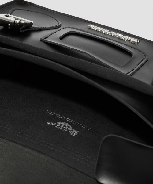 Dr. Martens(ドクターマーチン)の「Dr.Martens/ドクターマーチン/11インチ レザー サッチェル バッグ(ショルダーバッグ・メンズ・ブラック・F)」の5枚目の写真
