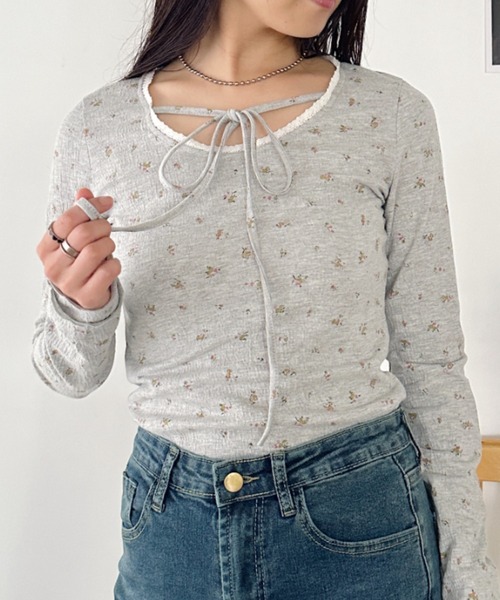 CLEA(クレア)の「ミニフラワープリントリボントップス(Tシャツ/カットソー・レディース・グレー・FREE)」の6枚目の写真