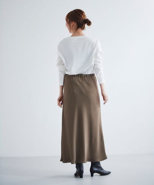 le.coeur blanc（ルクールブラン）の「サテンナロースカート（スカート・レディース・カーキブラウン/ブラック/ライトグレー・38）」の11枚目の写真