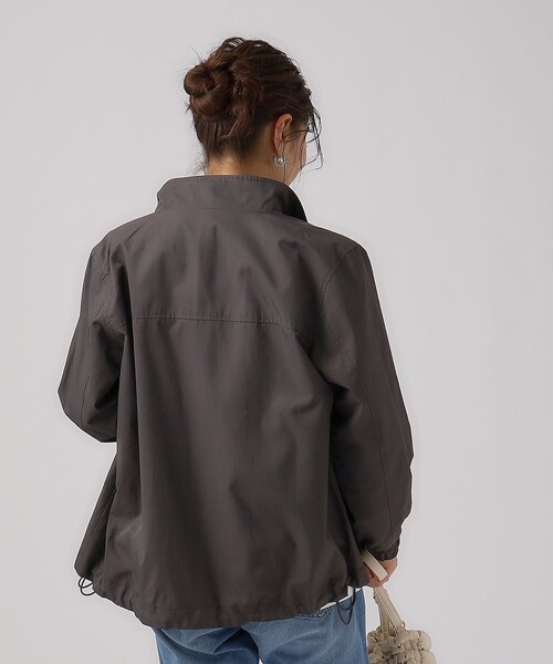 SHOO・LA・RUE（シューラルー）の「◆【撥水】スタンドカラーブルゾン（ブルゾン・レディース・ダークグレー/カーキ/ベージュ・02/04/03）」の20枚目の写真