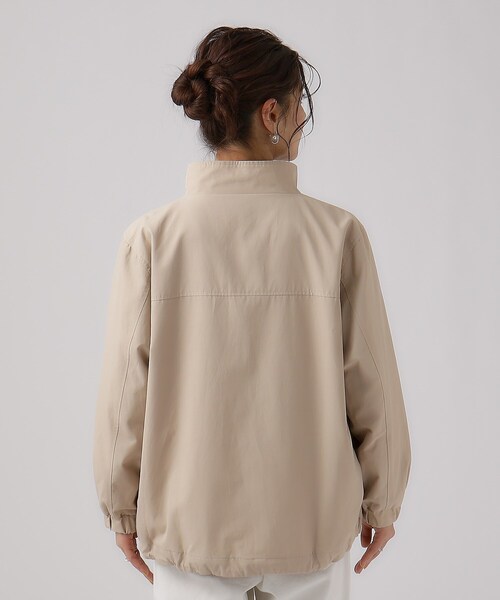 SHOO・LA・RUE（シューラルー）の「◆【撥水】スタンドカラーブルゾン（ブルゾン・レディース・ダークグレー/カーキ/ベージュ・02/04/03）」の9枚目の写真
