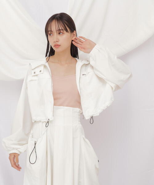 JILL by JILL STUART（ジルバイジルスチュアート）の「◇ロゴ入りナイロンショート丈ジャケット（ブルゾン・レディース・ネイビー/ホワイト・SMALL/MEDIUM）」の4枚目の写真
