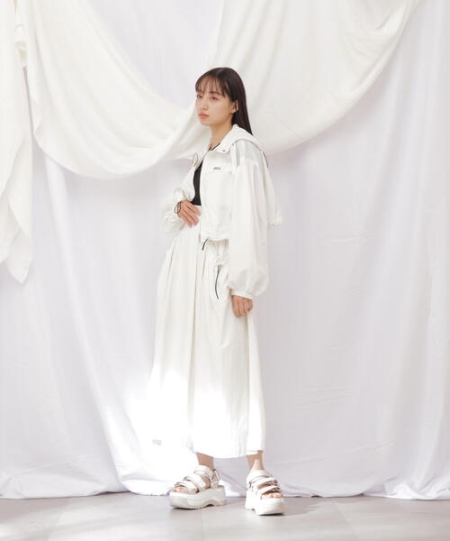JILL by JILL STUART（ジルバイジルスチュアート）の「◇ロゴ入りナイロンショート丈ジャケット（ブルゾン・レディース・ネイビー/ホワイト・SMALL/MEDIUM）」の12枚目の写真