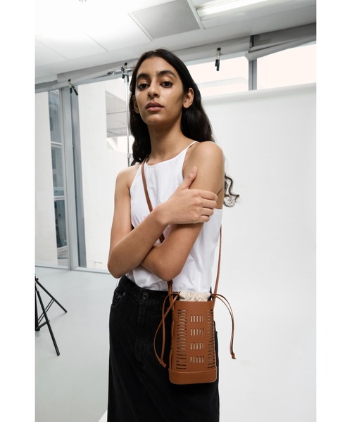 CHARLES & KEITH（チャールズ & キース）の「Delphi デルフィ カット 