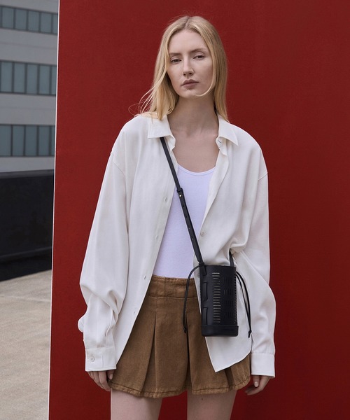 【セール】Delphi デルフィ カットアウトフォンポーチ（ショルダーバッグ）｜CHARLES & KEITH（チャールズ & キース）