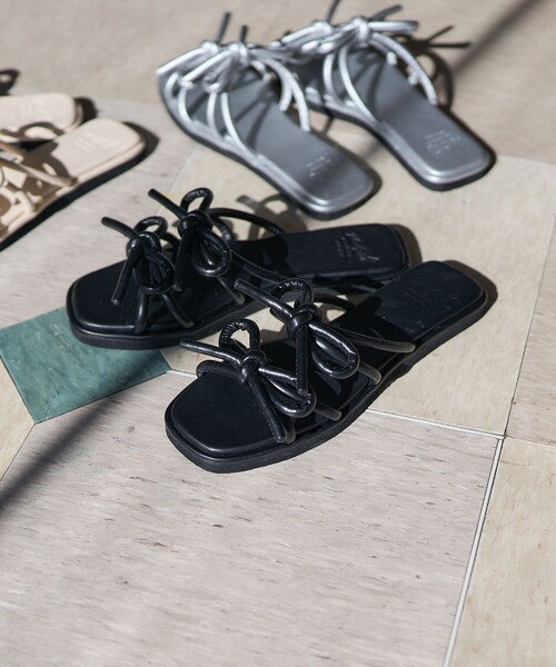 FREAK'S STORE（フリークスストア）の「ROVERETO/ロベレート パフリボンサンダル（サンダル・レディース・シルバー/ナチュラル/ブラック・38/37/36）」の5枚目の写真