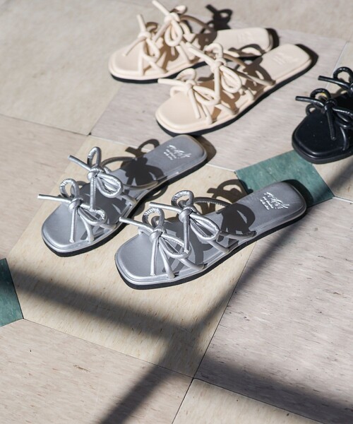FREAK'S STORE（フリークスストア）の「ROVERETO/ロベレート パフリボンサンダル（サンダル・レディース・シルバー/ナチュラル/ブラック・38/37/36）」の6枚目の写真