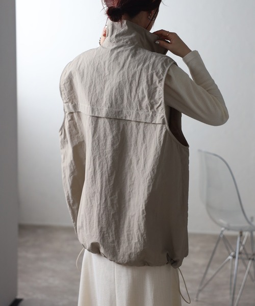 Bonjour Sagan(ボンジュールサガン)の「BMロゴ刺繍ナイロンベスト(ベスト・レディース・モカ/ブラック/ライトベージュ・FREE)」の21枚目の写真