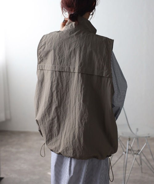 Bonjour Sagan(ボンジュールサガン)の「BMロゴ刺繍ナイロンベスト(ベスト・レディース・モカ/ブラック/ライトベージュ・FREE)」の14枚目の写真