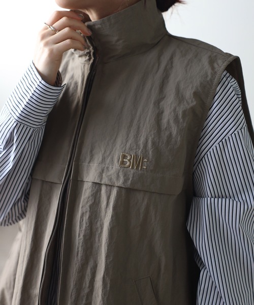 Bonjour Sagan(ボンジュールサガン)の「BMロゴ刺繍ナイロンベスト(ベスト・レディース・モカ/ブラック/ライトベージュ・FREE)」の16枚目の写真