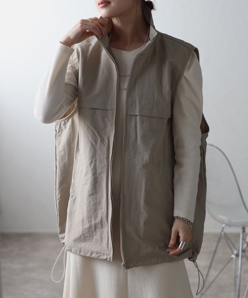 Bonjour Sagan(ボンジュールサガン)の「BMロゴ刺繍ナイロンベスト(ベスト・レディース・モカ/ブラック/ライトベージュ・FREE)」の17枚目の写真
