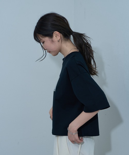 COLONY 2139（コロニートゥーワンスリーナイン）の「【新色追加】12/天竺箔プリントTシャツ（Tシャツ/カットソー・レディース・ホワイト/ブラック/チャコールグレー・FREE）」の5枚目の写真