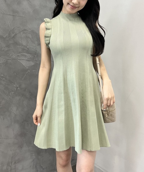 EIMY ISTOIRE(エイミーイストワール)の「フリルリブニットワンピース(ワンピース・レディース・オフホワイト/サックスブルー/ブラック/レッド/ミント/ベージュ・F)」の5枚目の写真