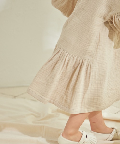 sea and shells by pairmanon（シーアンドシェルズバイペアマノン）の「【sea and shells by pairmanon】ボリュームスリーブ ワンピース（その他ベビーウェア・キッズ・ベージュ/イエロー/アイボリー・110/100/90/80）」の11枚目の写真