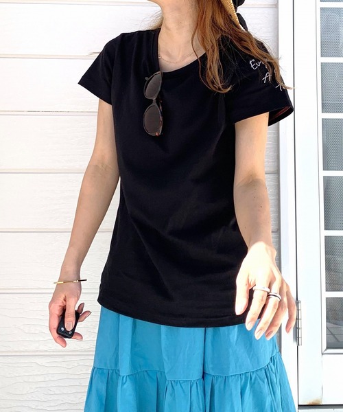 Q（キュー）の「袖レタードT（Tシャツ/カットソー・レディース・ブラック/ホワイト/ホワイト系その他/ブラック系・MEDIUM）」の19枚目の写真