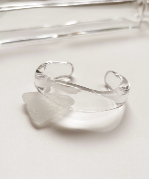 tone（トーン）の「【Kukulu TOKYO】ウェーブ アクリル バングル（バングル/リストバンド・レディース・ピンク/アイボリー/クリア・FREE）」の6枚目の写真