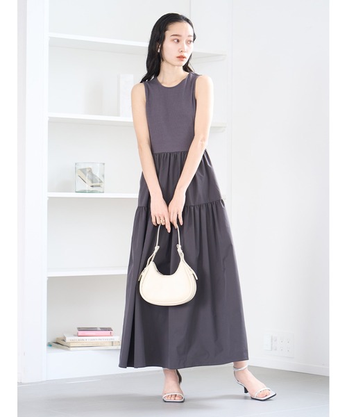 Stylevoice for xxx(スタイルヴォイスフォー)の「バックオープンティアードワンピース(ワンピース・レディース・アイボリー/チャコールグレー・FREE)」の13枚目の写真