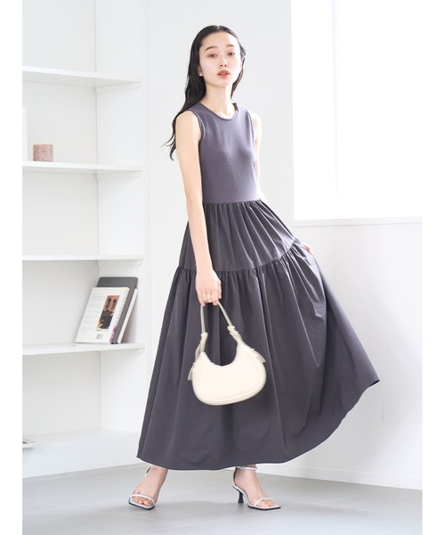 Stylevoice for xxx(スタイルヴォイスフォー)の「バックオープンティアードワンピース(ワンピース・レディース・アイボリー/チャコールグレー・FREE)」の14枚目の写真