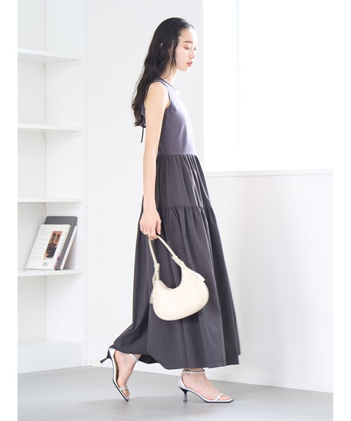Stylevoice for xxx(スタイルヴォイスフォー)の「バックオープンティアードワンピース(ワンピース・レディース・アイボリー/チャコールグレー・FREE)」の15枚目の写真