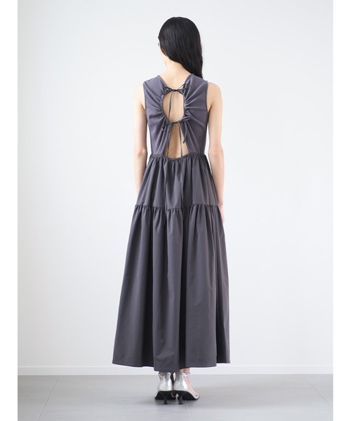 Stylevoice for xxx(スタイルヴォイスフォー)の「バックオープンティアードワンピース(ワンピース・レディース・アイボリー/チャコールグレー・FREE)」の20枚目の写真