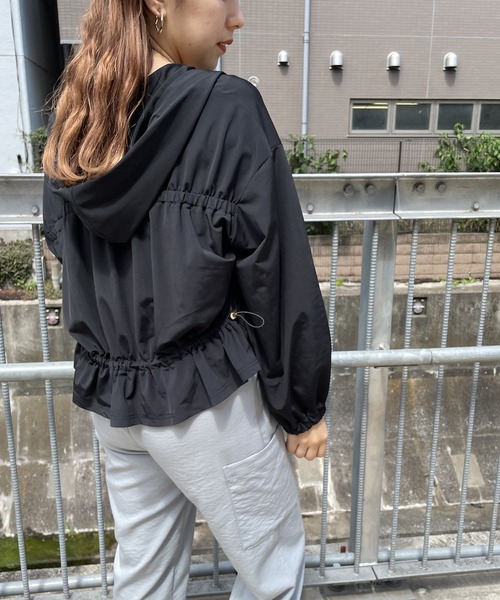 NICOLE white（ニコルホワイト）の「ラッシュガードドロストブルゾン（パーカー・レディース・ブラック/オフホワイト・FREE）」の16枚目の写真