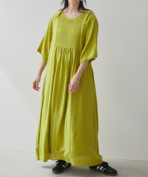 Libra Cue(リブラ キュー)の「ピンタックカラーロングワンピース(ワンピース・レディース・ブラック/ホワイト/イエロー/ブルー・FREE)」の11枚目の写真