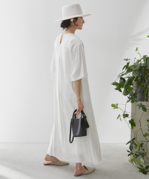 Libra Cue(リブラ キュー)の「ピンタックカラーロングワンピース(ワンピース・レディース・ブラック/ホワイト/イエロー/ブルー・FREE)」の15枚目の写真