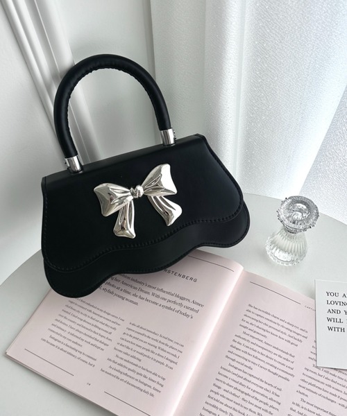 Loueme(ルエム)の「リボンメタルモチーフハンドバッグ/ショルダーバッグ(ショルダーバッグ・レディース・ホワイト/ブラック・FREE)」の10枚目の写真