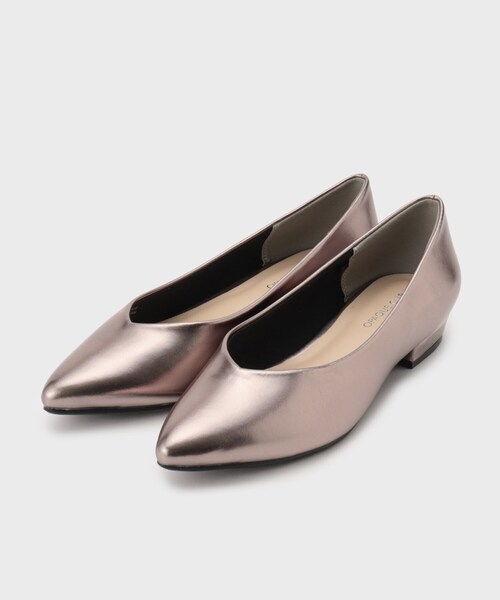 OPAQUE.CLIP（オペークドットクリップ）の「【抗菌防臭加工】メタルパーツVフラットポインテッドパンプス（パンプス・レディース・シルバー系その他/ベージュ/ブラック・02/01/03）」の3枚目の写真