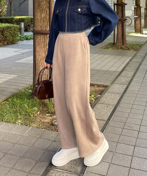 clear（クリア）の「ポンチスエードワイドストレートパンツ [低身長用サイズ有 着心地抜群 シンプル]≪2024AW新作≫（その他パンツ・レディース・カーキ/チャコールグレー/グレイッシュベージュ/アイボリー・F/XS）」の3枚目の写真