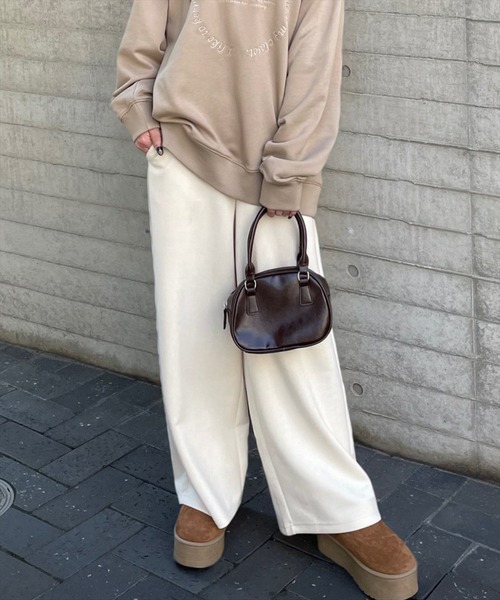 clear（クリア）の「ポンチスエードワイドストレートパンツ [低身長用サイズ有 着心地抜群 シンプル]≪2024AW新作≫（その他パンツ・レディース・カーキ/チャコールグレー/グレイッシュベージュ/アイボリー・F/XS）」の2枚目の写真