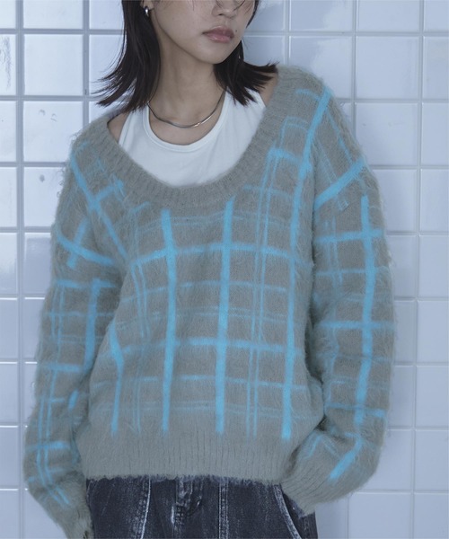 miette(ミエット)の「Uネックシャギーチェックニット(ニット/セーター・レディース・ブラウン/ブラック/グレー/ネイビー・FREE)」の3枚目の写真