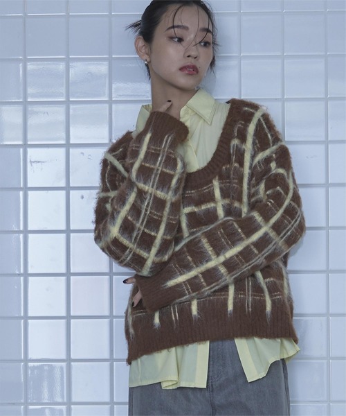 miette(ミエット)の「Uネックシャギーチェックニット(ニット/セーター・レディース・ブラウン/ブラック/グレー/ネイビー・FREE)」の9枚目の写真