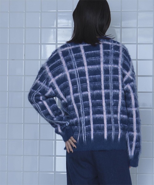 miette(ミエット)の「Uネックシャギーチェックニット(ニット/セーター・レディース・ブラウン/ブラック/グレー/ネイビー・FREE)」の12枚目の写真
