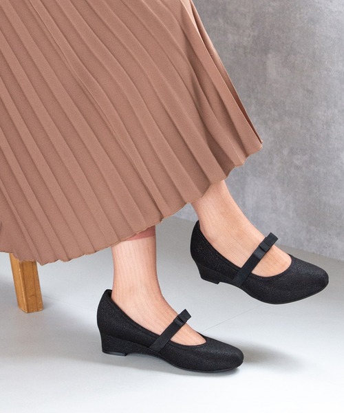 JELLY BEANS（ジェリービーンズ）の「【WEB限定】リボンゴムストラップパンプス(204-43017)JELLY BEANS(ジェリービーンズ)（パンプス・レディース・ブラック/グレイッシュベージュ/ネイビー・22.5/23/23.5/24/24.5）」の3枚目の写真